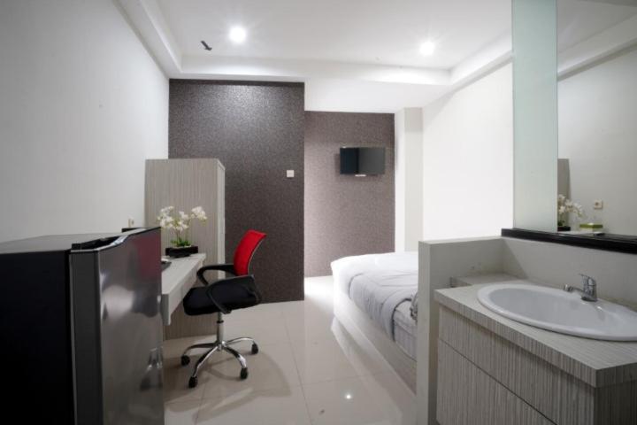 Dparagon Kalijudan Hostel สุราบายา ภายนอก รูปภาพ