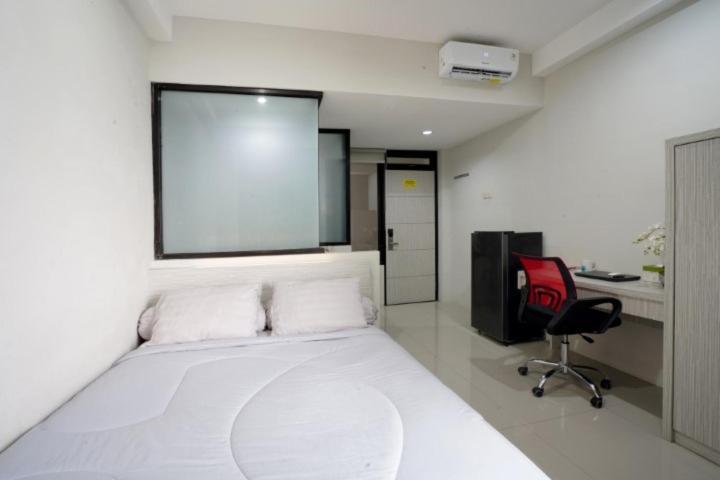 Dparagon Kalijudan Hostel สุราบายา ภายนอก รูปภาพ