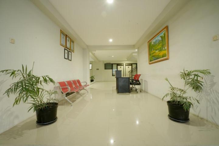 Dparagon Kalijudan Hostel สุราบายา ภายนอก รูปภาพ